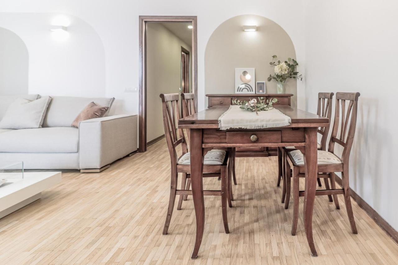 Stunning View Lakeside Apartment - Larihome A11 グラヴェドーナ エクステリア 写真