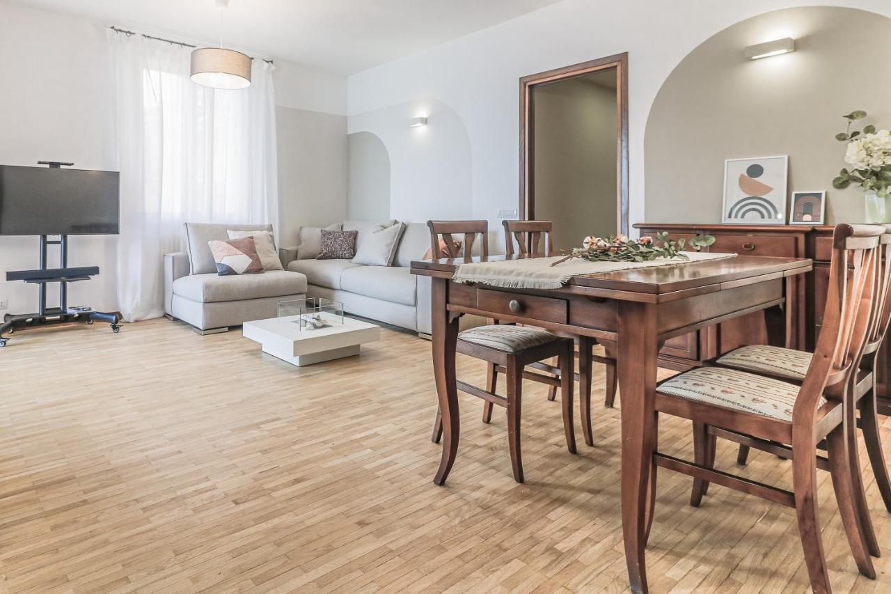 Stunning View Lakeside Apartment - Larihome A11 グラヴェドーナ エクステリア 写真