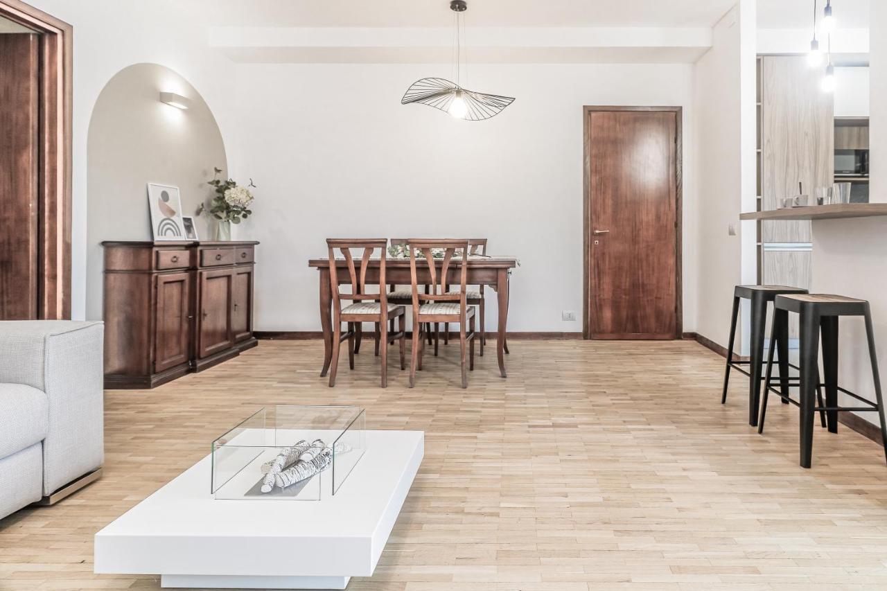Stunning View Lakeside Apartment - Larihome A11 グラヴェドーナ エクステリア 写真