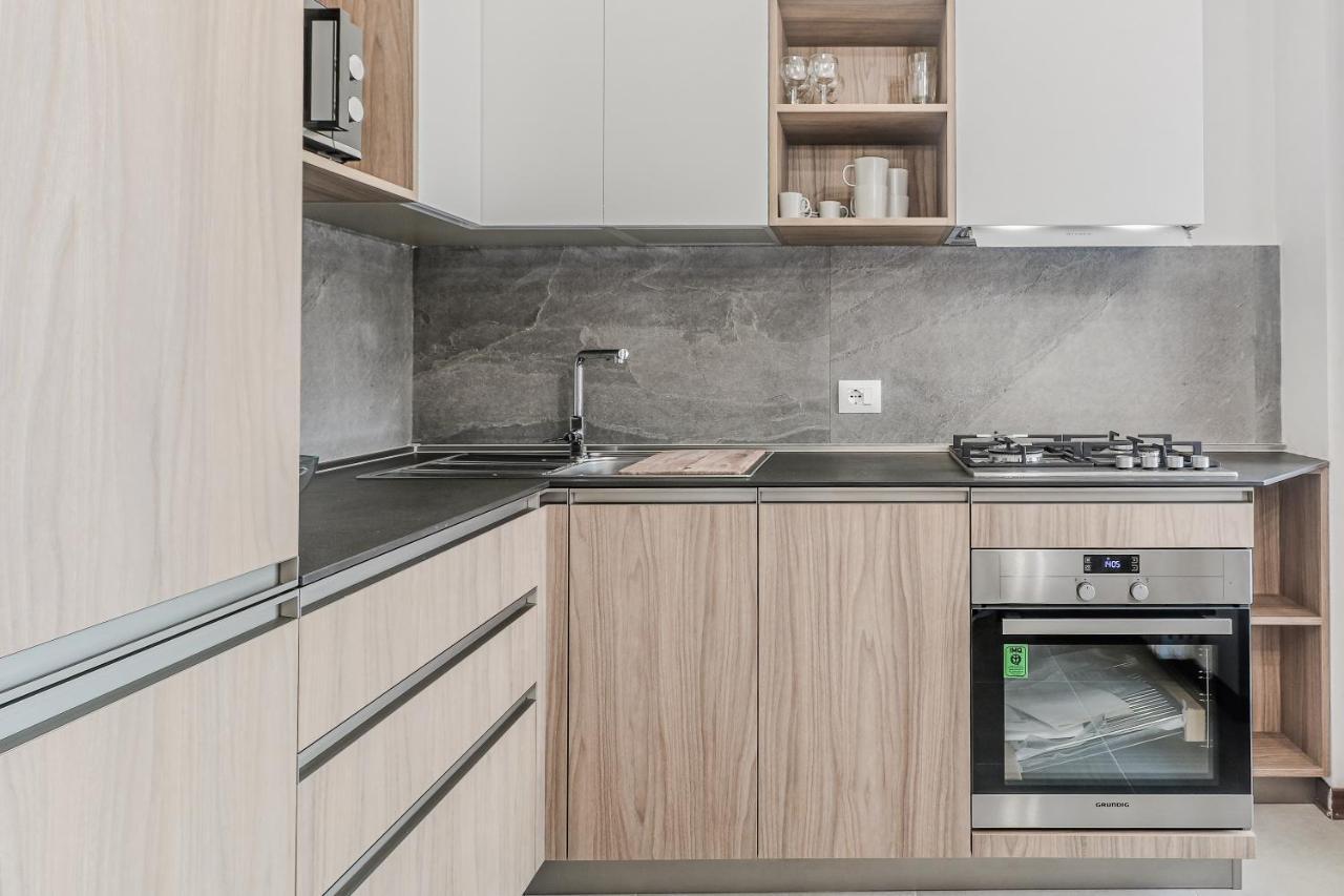 Stunning View Lakeside Apartment - Larihome A11 グラヴェドーナ エクステリア 写真