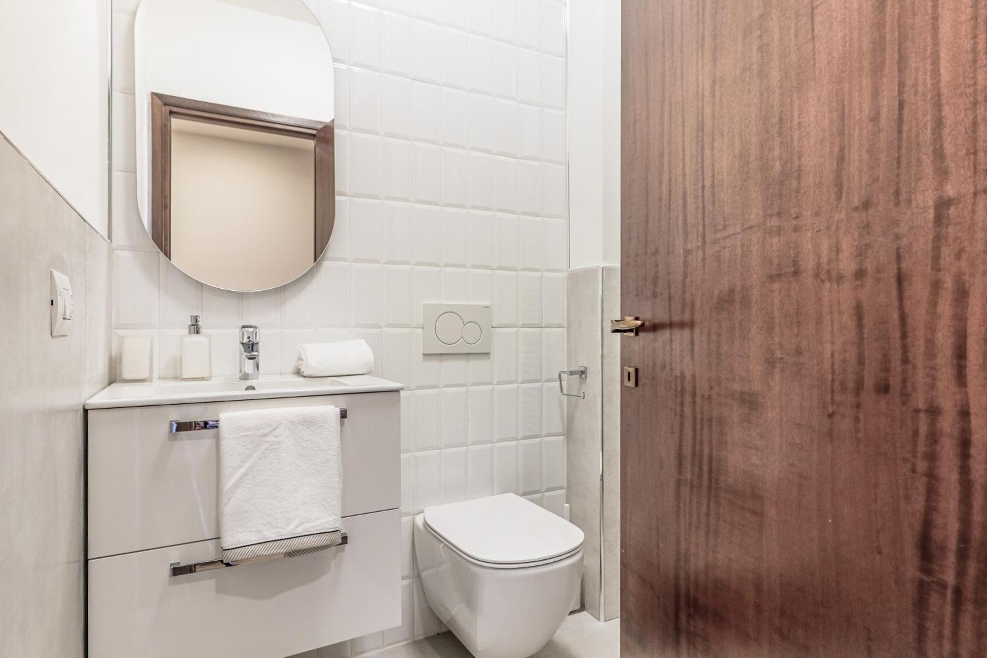 Stunning View Lakeside Apartment - Larihome A11 グラヴェドーナ エクステリア 写真