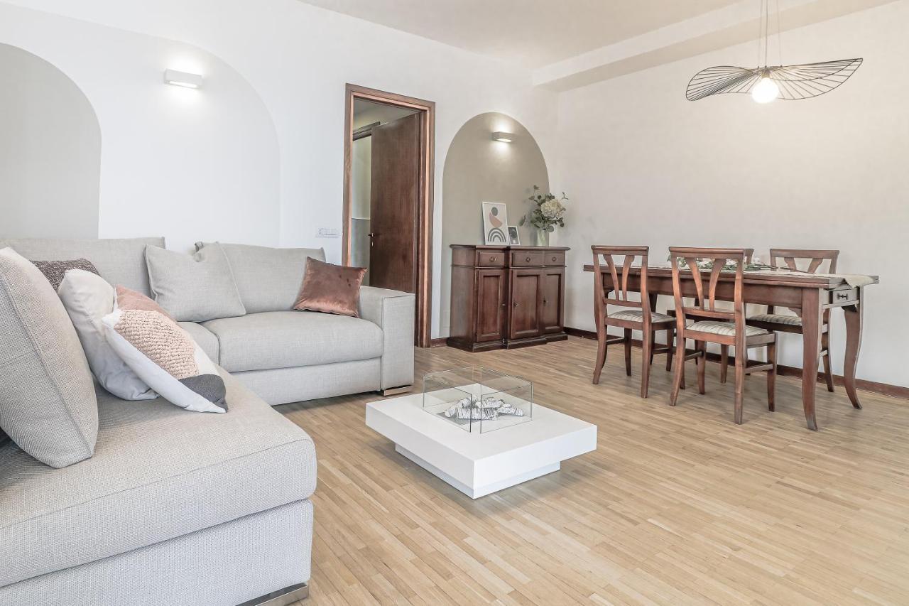 Stunning View Lakeside Apartment - Larihome A11 グラヴェドーナ エクステリア 写真