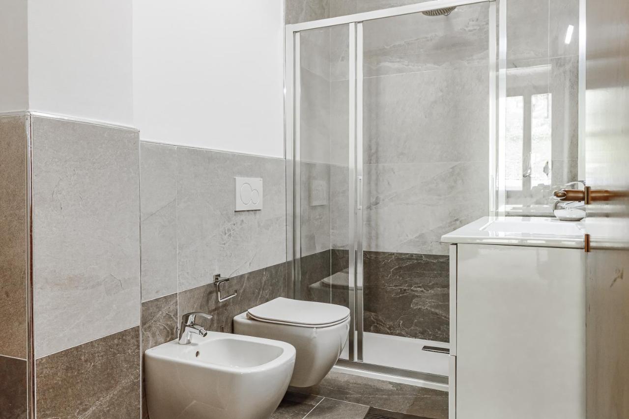 Stunning View Lakeside Apartment - Larihome A11 グラヴェドーナ エクステリア 写真