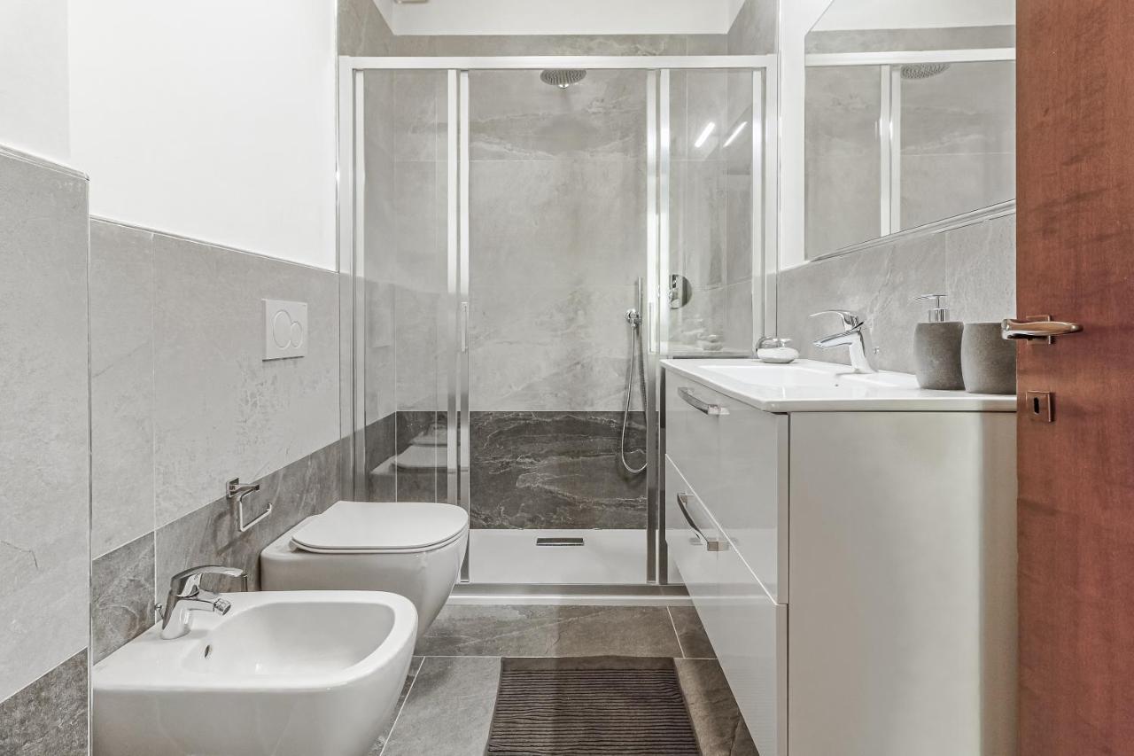 Stunning View Lakeside Apartment - Larihome A11 グラヴェドーナ エクステリア 写真